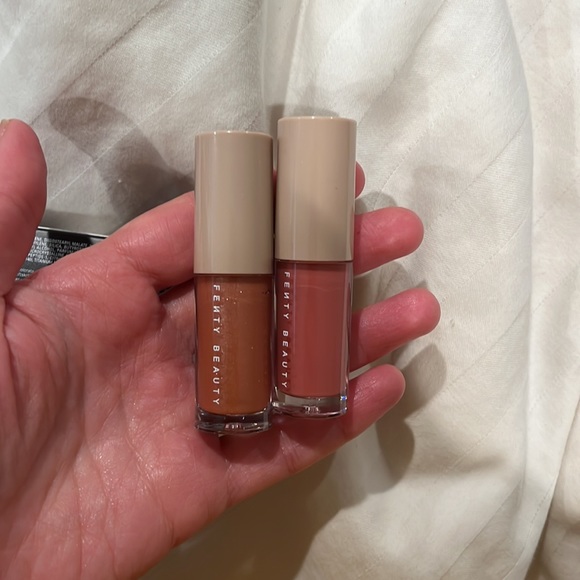 Fenty Beauty glass bomb lip gloss - Picture 3 of 3